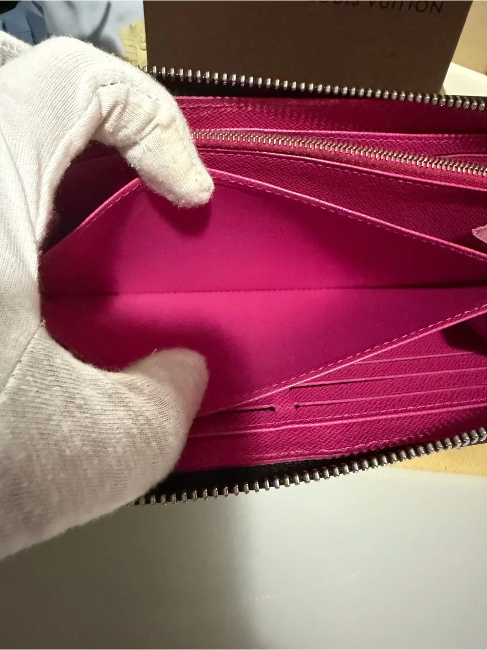 AUTHENTIC LOUIS VUITTON EPI Zippy Long wallet.black & pink with Box,dusty,COA.